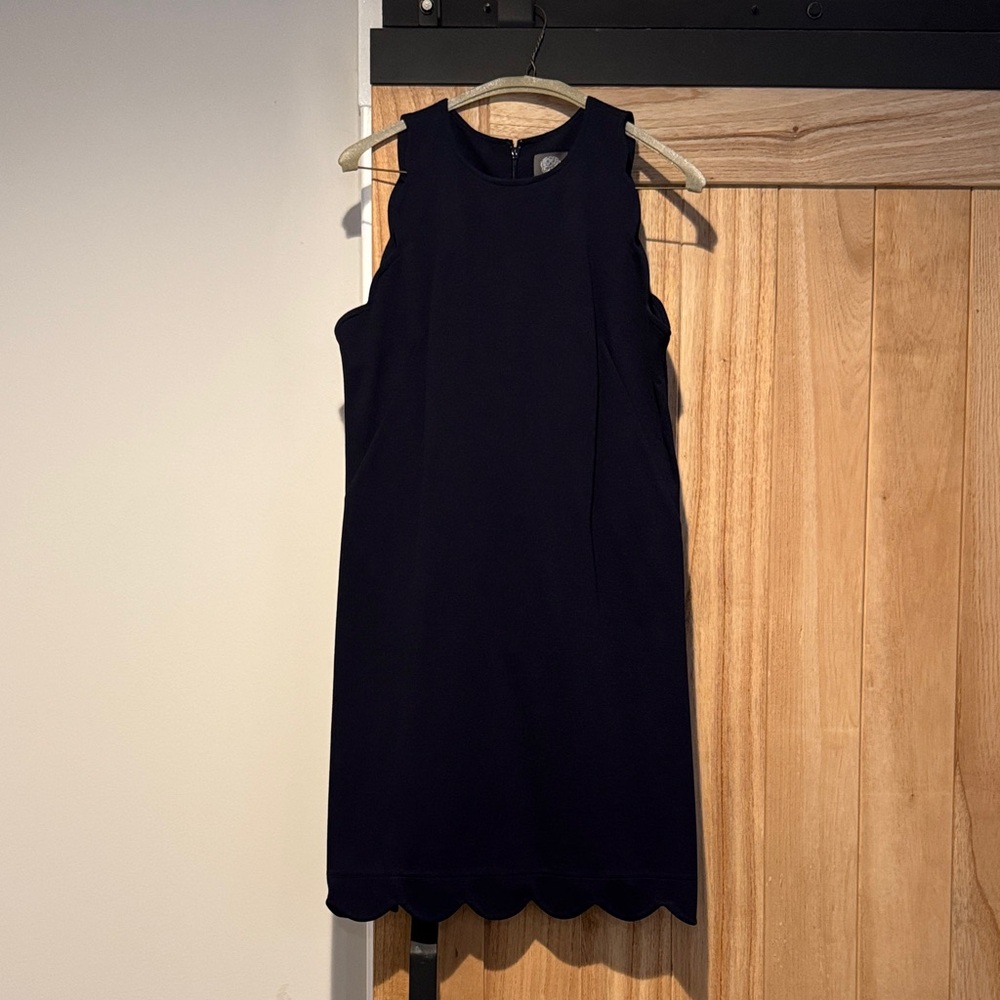 Vince Comuto size 4 Elegant Navy Sleeveless Dress